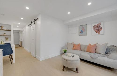Beaconsfield Village Apartment | Cozy Lower Level Apartment in Trendy Neighbourhood