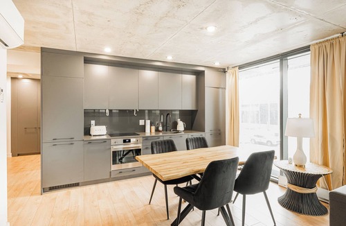 Griffintown Apartment | Cozy & Modern 2BR Condo w/Pool & Terrace | Prime Griffintown Location