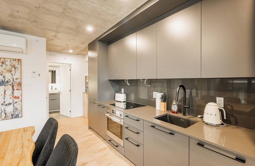 Griffintown Apartment | Cozy & Modern 2BR Condo w/Pool & Terrace | Prime Griffintown Location