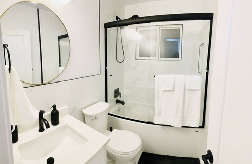 North Central Edmonton House | Cozy, Modern and Centrally Located