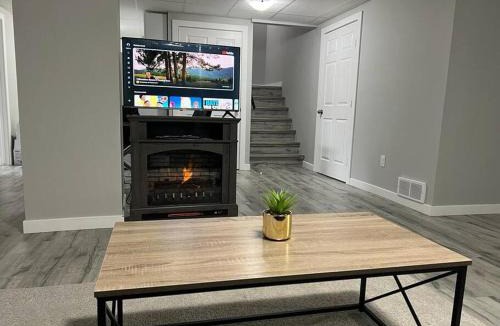 Fort Gary House | Cozy Modern and Lavish 2 Bedroom Basement Suite