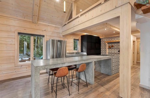 Shawnigan Lake Cabin | Cozy & Modern Shawnigan Lake Cabin