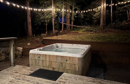 Shawnigan Lake Cabin | Cozy & Modern Shawnigan Lake Cabin