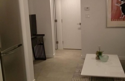 Riley Park House | Cozy Modern Suite In The Heart Of Main Street (MINIMUM 90 DAYS)
