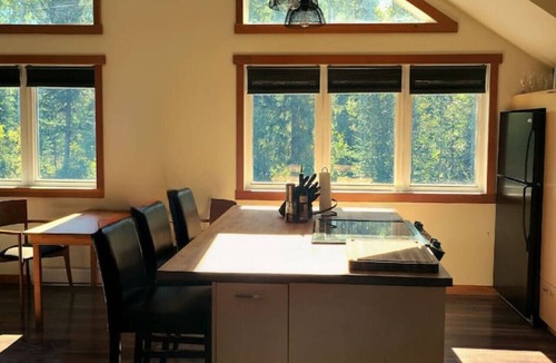 Blaeberry House | Cozy mountain view home w/hot tub