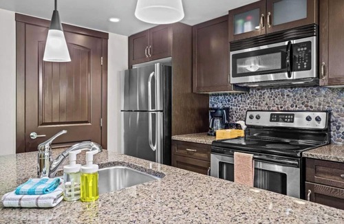 Dead Man's Flats Apartment | Cozy Mountain Hideaway, King Bed, hot tub, free parking, Wi-Fi, up to 4 people!