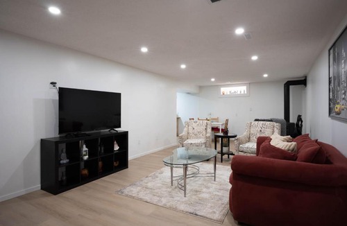 Leduc Apartment | Cozy nestled