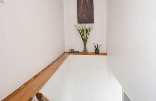 Leduc Apartment | Cozy nestled