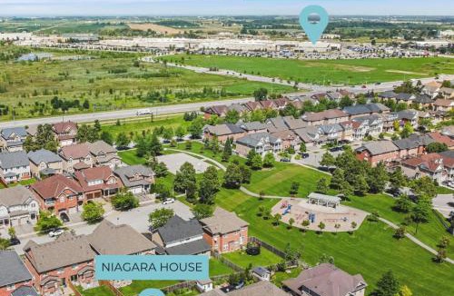 Glendale House | Cozy Niagara Retreat Near Wineries & Falls