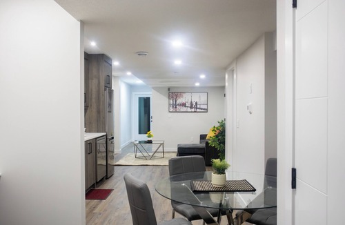 Calgary House | Cozy NW Calgary Suite—Private, Modern, Family & Pet Friendly