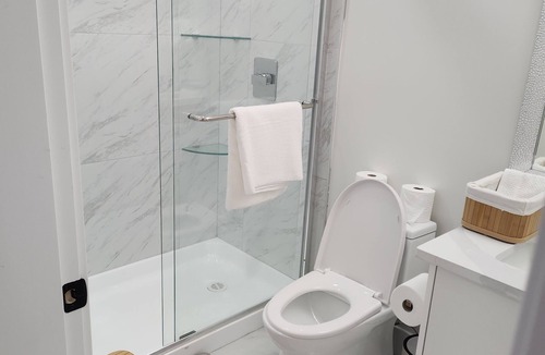Mission House | Cozy one bed one bath private suite in heart of mission