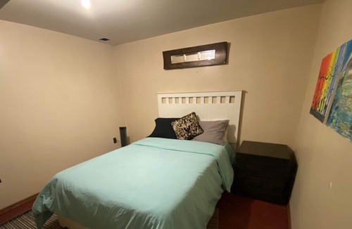 Grafton House | Cozy One-Bedroom Suite Moments from the Lake