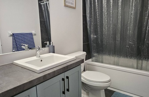 Embrun Apartment | Cozy place 10mins drive to Calypso Park & 25mins to Ottawa