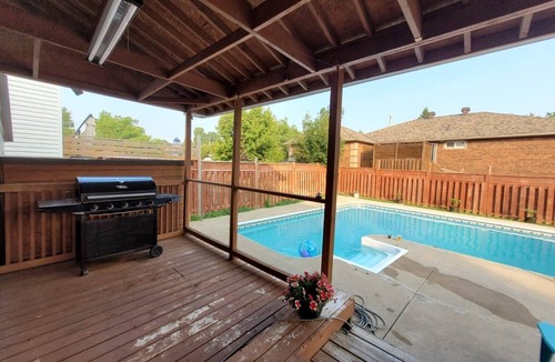 Barrie House | Cozy Pool Retreat in Barrie
