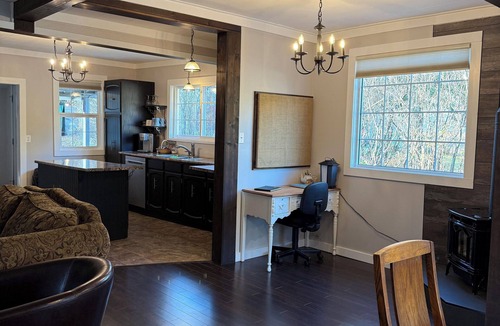 Castlegar Cottage | Cozy, private cottage, within city limits of Castelgar