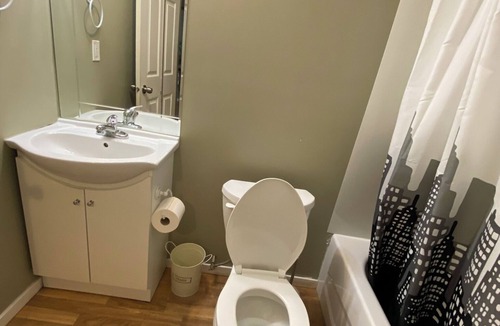 Southeast Edmonton House | Cozy & Private Guest Basement Suite in Tamarack