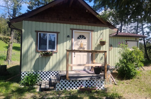 East Kootenay Cabin | Cozy, private, ranch cabin in the beautiful East Kootenay's