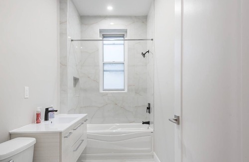 Mile End Apartment | Cozy, Private Room - Everything You Need!