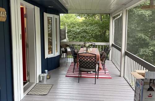 Val Morin Ski Chalet | Cozy Reindeer Lodge in the Laurentians - 5 minutes to Skiing