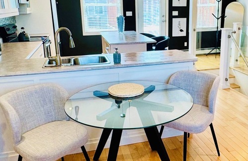 Terra Nova Apartment | Cozy, Relaxing, Center City Retreat with Private Rooftop Deck!