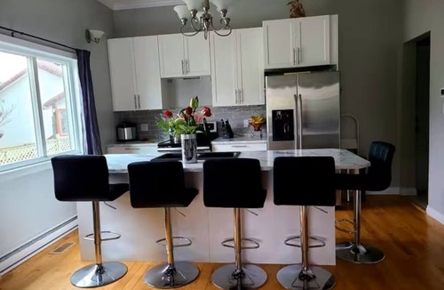 Regional District of Nanaimo House | Cozy, Relaxing Family-Sized House/near the ferry, parks, shopping & downtown!