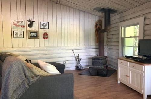 Labelle Ski Chalet | Cozy, renovated rustic cottage on the shore of beautiful navigable laken