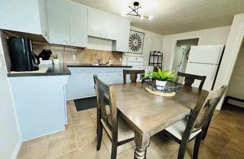 Pincher Creek Apartment | Cozy retreat 30 mins from Waterton National Park and Castle Ski Resort