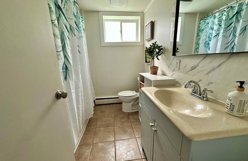 Pincher Creek Apartment | Cozy retreat 30 mins from Waterton National Park and Castle Ski Resort