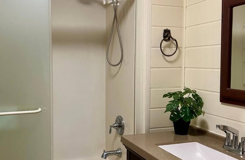 Beachcomber Bed & Breakfast | Cozy room, in a SPA environment