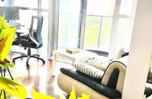 Downtown Mississauga Condo | Cozy Room in City Centre