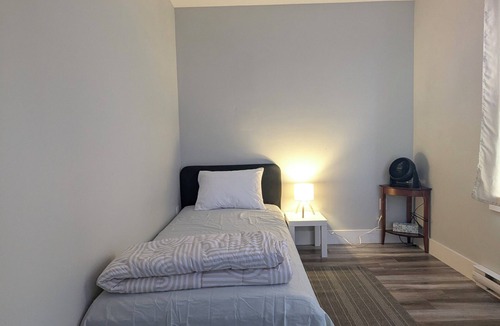 Halifax House | Cozy Room in Halifax