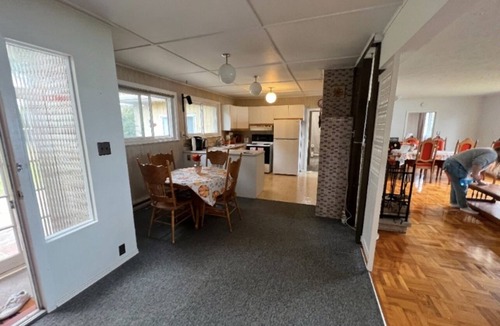 Valentia House | Cozy Rustic Charm: Your Perfect Lakeside Cottage Getaway