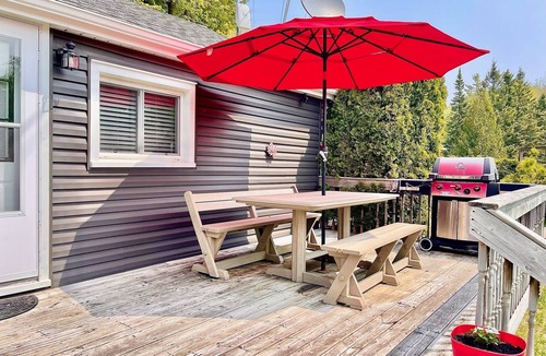 Sauble Beach Cottage | Cozy Sauble Beach Hideout | Walk to Beach & Park!