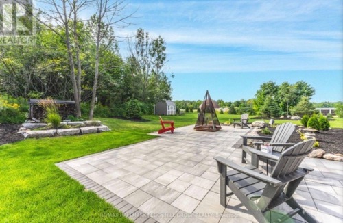 Moonstone House | Cozy Ski and Nature Retreat steps to Mount St. Louis, w hot tub!