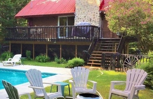 Morin Heights House | Cozy ski retreat surrounded by mountains. Family size house with all aminities.