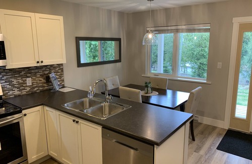 Gibsons House | Cozy Soames Hill Cabin, close to everything enjoyable for your relaxation.