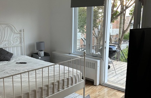 Saint-Laurent Apartment | cozy, spacious and bright 3 bedrooms apartment, walking distance to metro.