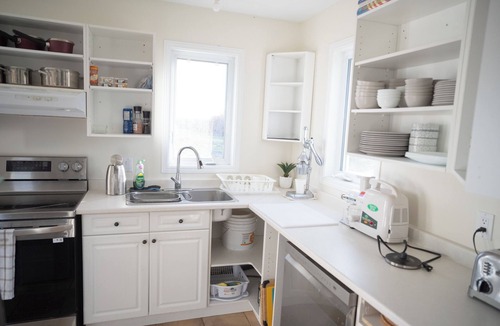 Bromont House | Cozy, spacious farmhouse with a stunning view, 15 mins away from Mont Bromont