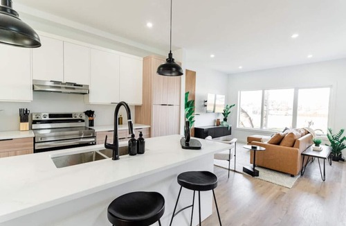 Winnipeg House | *Cozy & Spacious | Free Parking | 15 min Downtown*