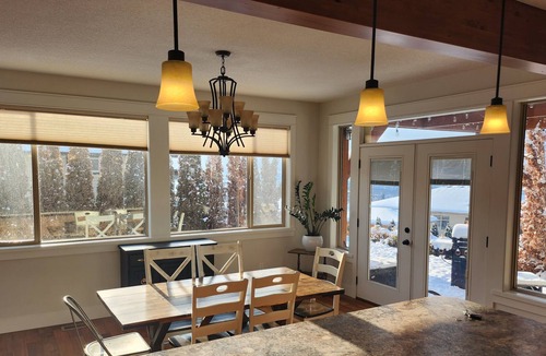 Vernon House | Cozy,spacious, open concept,3 bedroom, extra bonus family room with 2 bunkbeds