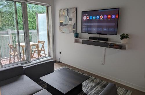 Quartier des Spectacles Apartment | Cozy Studio in Montreal's Quartier des Spectacles