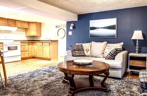 Gorge -Tillicum Area Apartment | Cozy Suite 5mins To DT Victoria