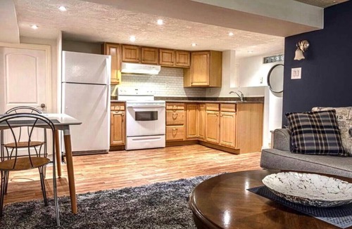 Gorge -Tillicum Area Apartment | Cozy Suite 5mins To DT Victoria