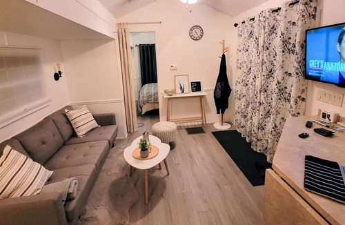 Lindell Beach House | Cozy Tiny Home at Cultus Lake