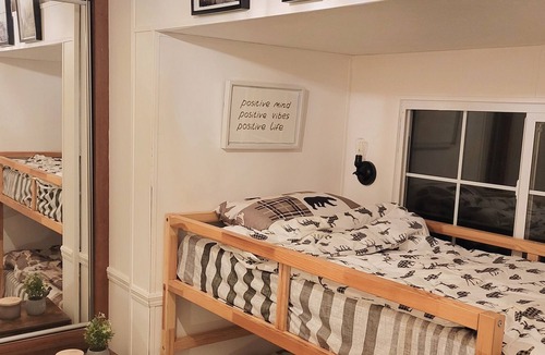 Lindell Beach House | Cozy Tiny Home at Cultus Lake