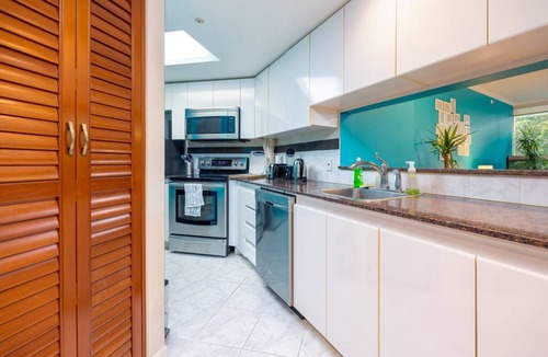 Downtown Vancouver Condo | Cozy Treehouse at Burrard (1 Bedroom Condo)