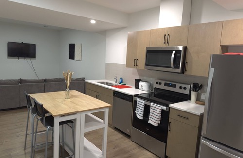 Southwest Calgary Apartment | Cozy two bedroom suite in South West Calgary