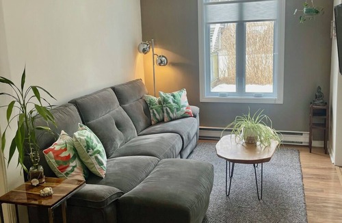 Hull House | Cozy unique house by the Gatineau Park minutes from downtown Ottawa.