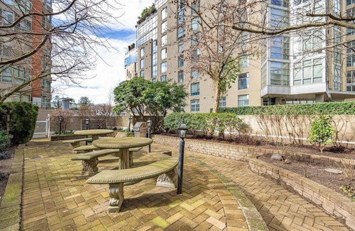 Downtown Vancouver Apartment | Cozy Unit steps from the Beach