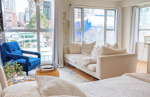 Downtown Vancouver Apartment | Cozy Unit steps from the Beach